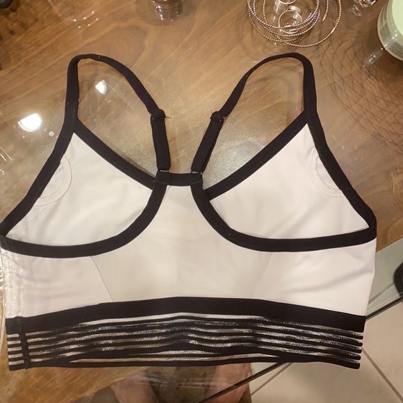 Nike sports bra - Picture 2 of 3